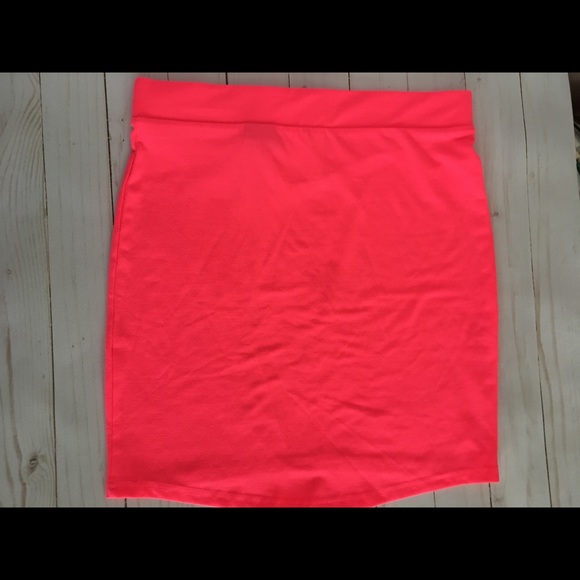 Basic Neon Pink H&M Skirt - Picture 1 of 2